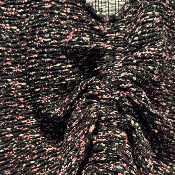 Hollister Black and Pink Floral Ruched Textured Crop Top - Picture 3 of 7